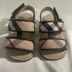 Authentic Burberry Baby Sandals EUR 17 (4.5” toe to heel)